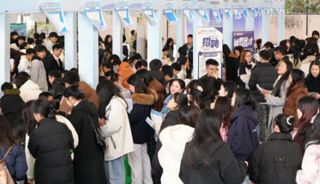 “聚力拓岗优服务，春季攻坚促就业”学院成功举办2025届毕业生春季校园双选会